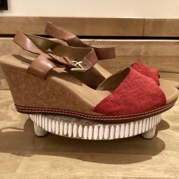 Clarks Espadrille Cork Wedge Sandal w/Red Suede Leather Upper Size 8.5 M - Picture 2 of 7